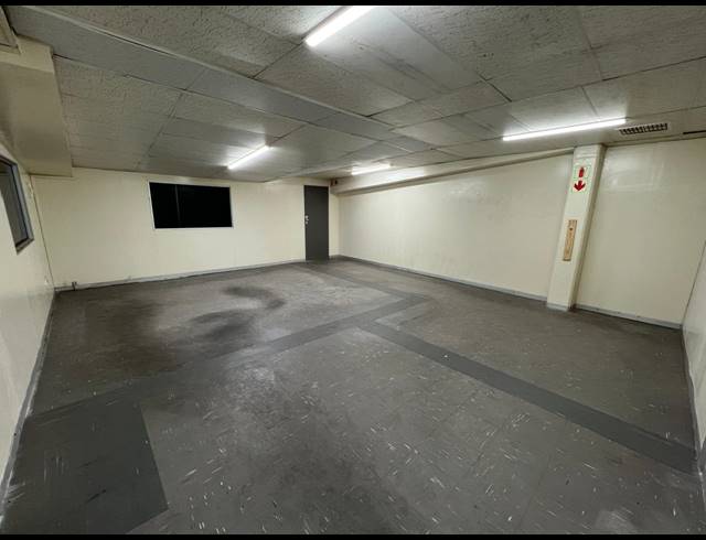 601M² WAREHOUSE TO LET IN LASER PARK